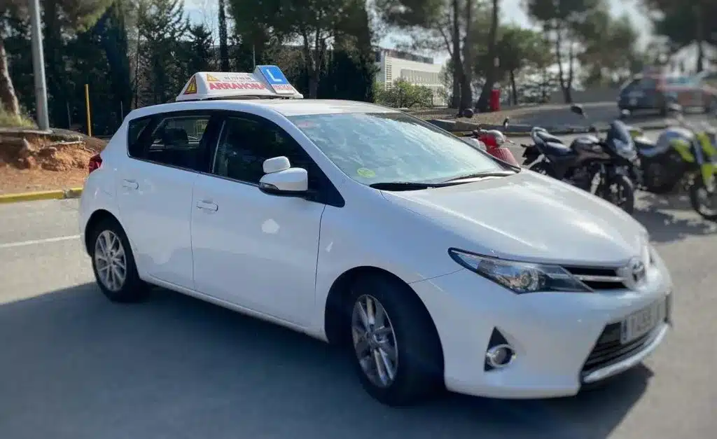 Coche Autoescola Arrahona en Sabadell (2)